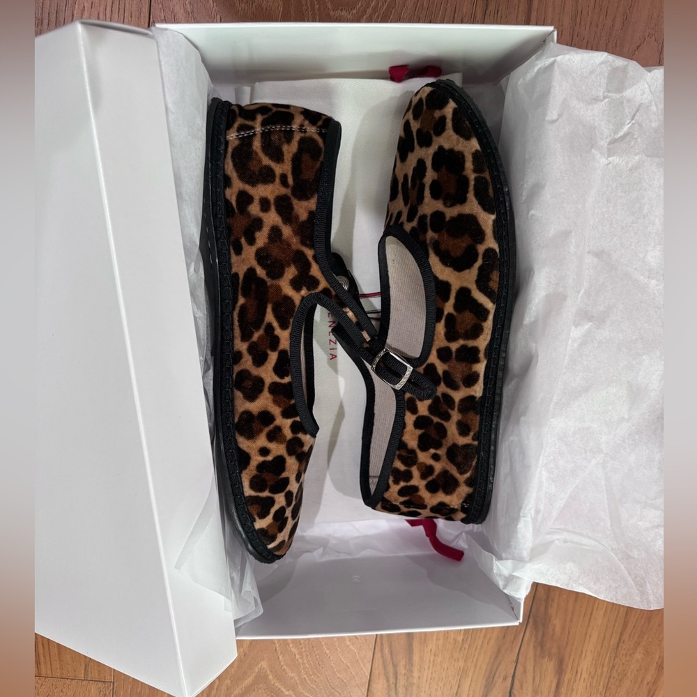 ViBi VENEZiA Women's Mary Jane Velvet Furlana Flats, Tiepolo, 9 Medium US